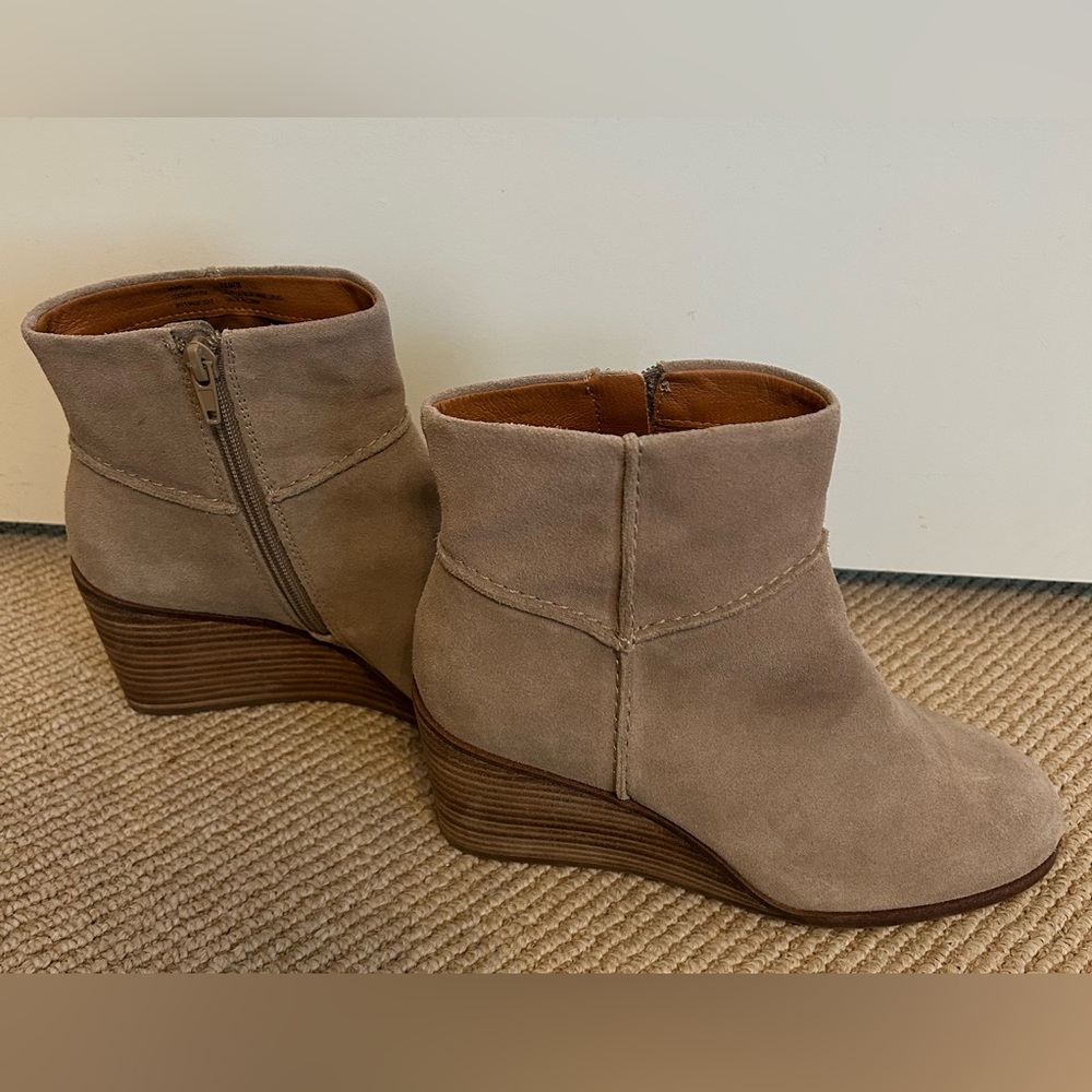 Lucky Brand Zolinni Suede Wedge Ankle Boots